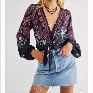 Free People NWT Run Free Tunic Top in Night Combo
Size XS